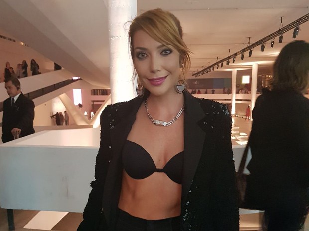 Luiza Possi Coloca Barriga Para Jogo Na Spfw